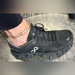 On Cloud woman’s sneakers